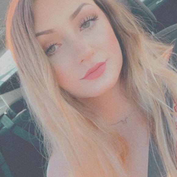 nicolehellewell